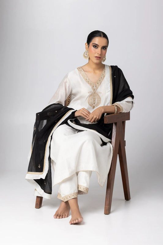 Nakiya Embroidered Dupatta