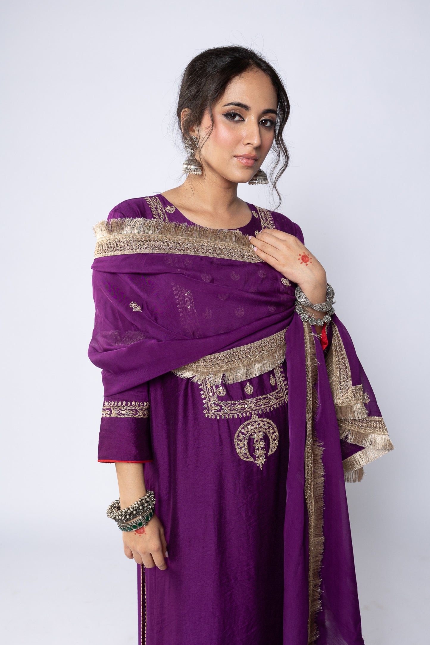 Nalanda Embroidered dupatta