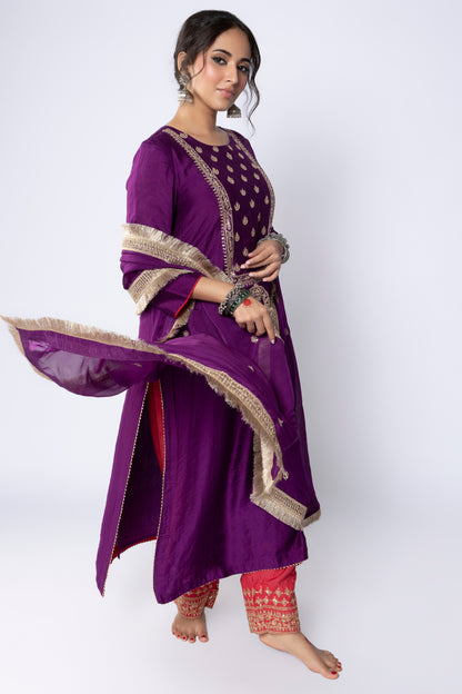 Nalanda Embroidered dupatta