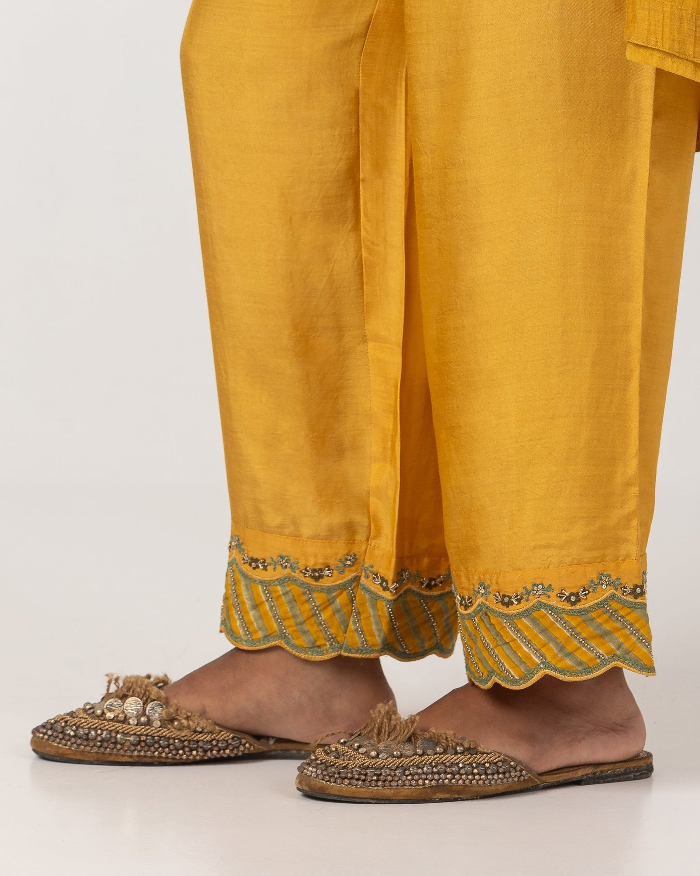 Ibtida Embroidered Kurta 1