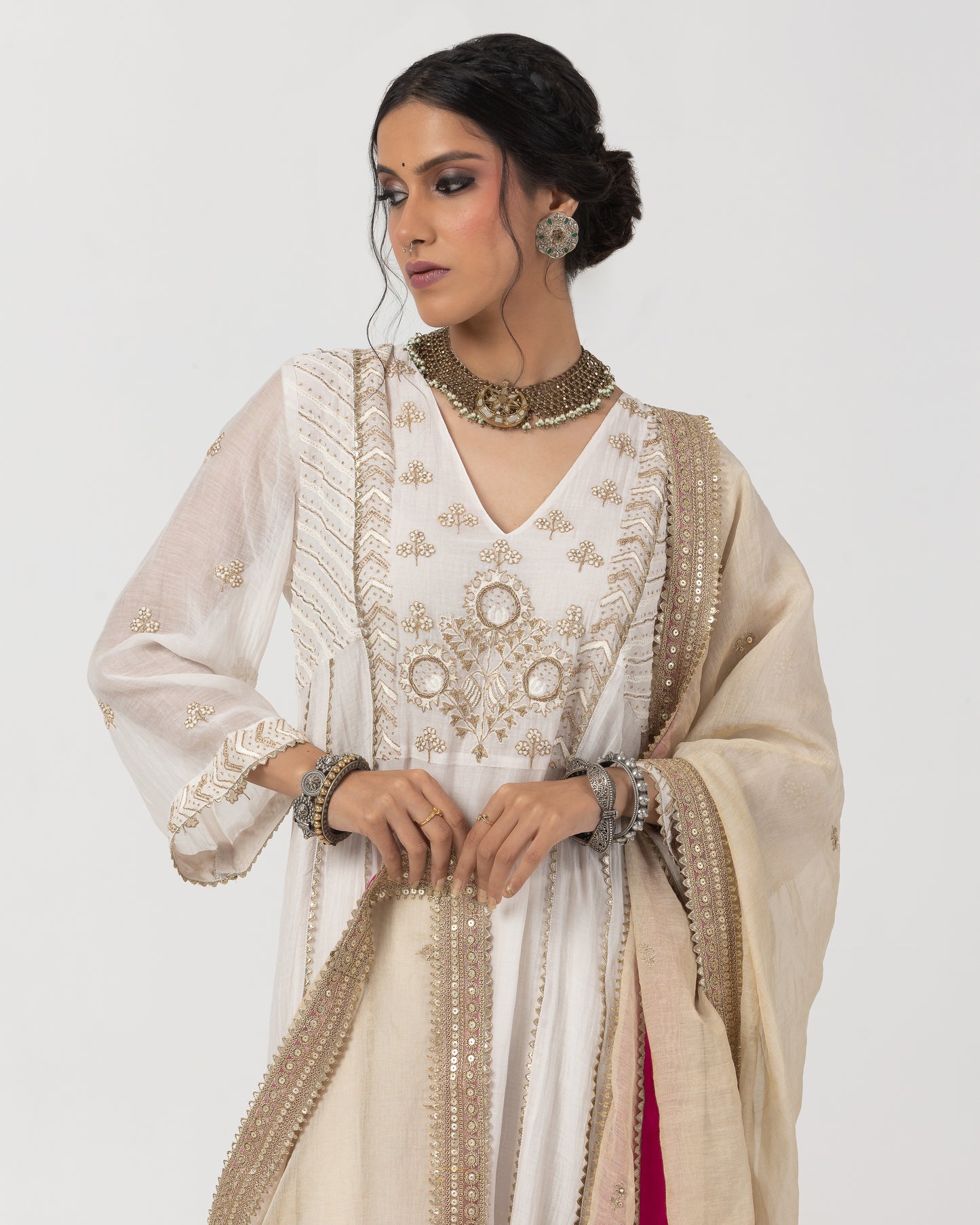 Saphed Embroidered Dupatta