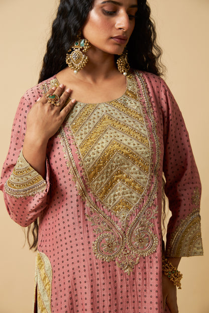 Gulabi Ghoomar Embroidered Kurta