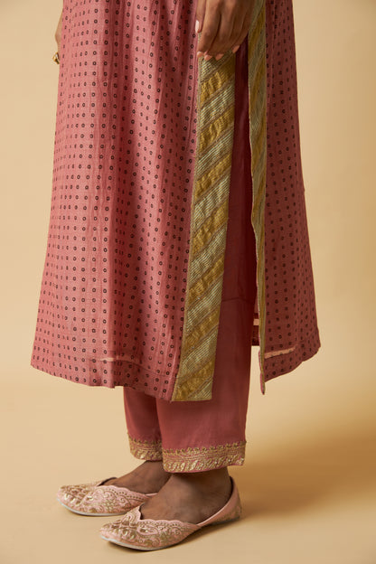 Gulabi Ghoomar Embroidered Kurta