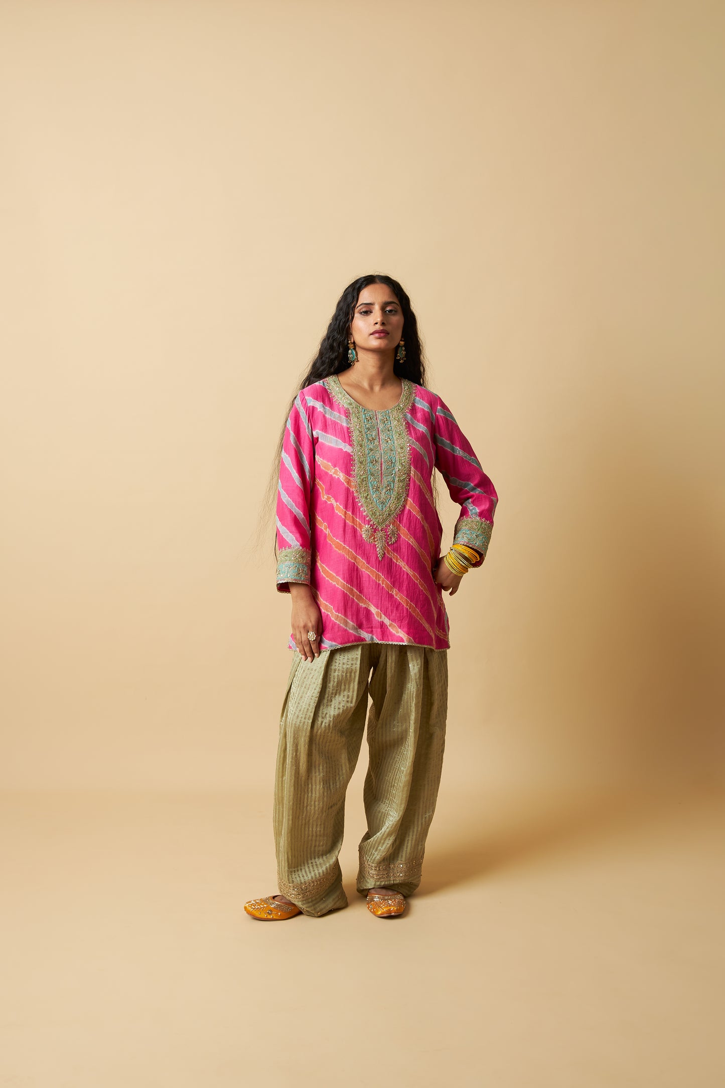 Gulnaar Gulabi Embroidered Farshi