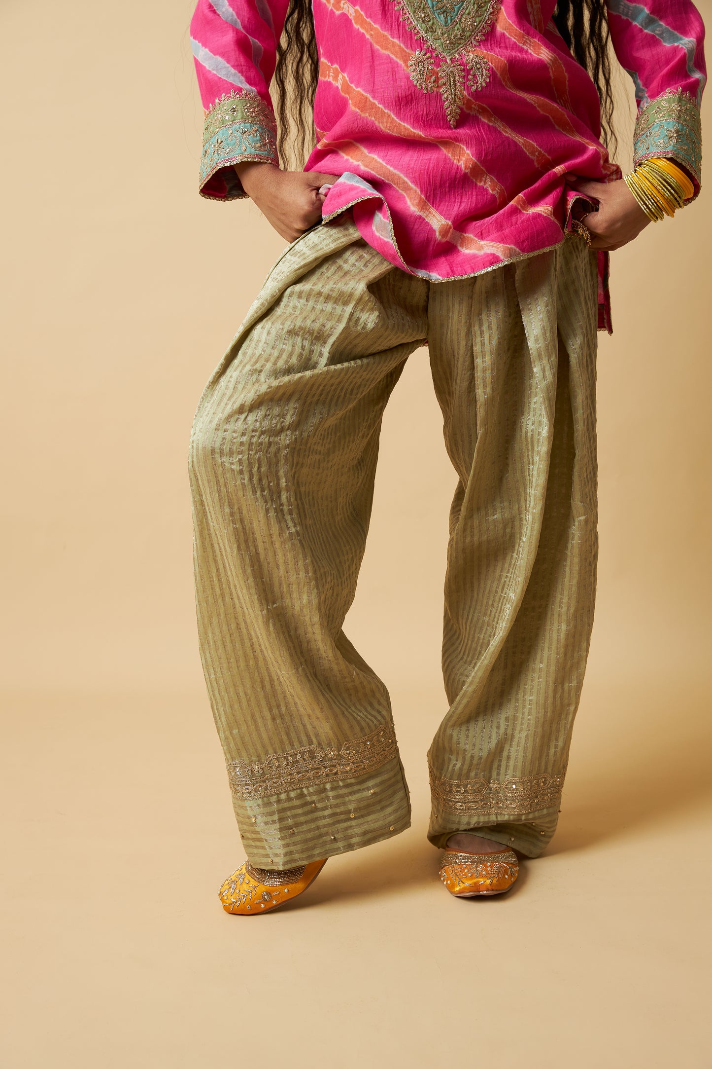Gulnaar Gulabi Embroidered Farshi