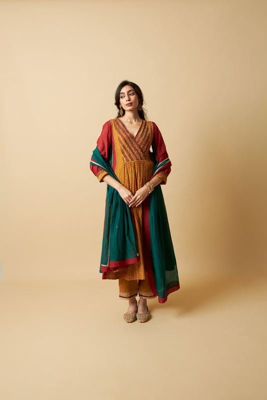 Rang Rasiya Embroidered Kurta Set- Set of 3