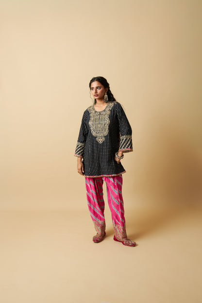 Kaali Rangili Embroidered Farshi
