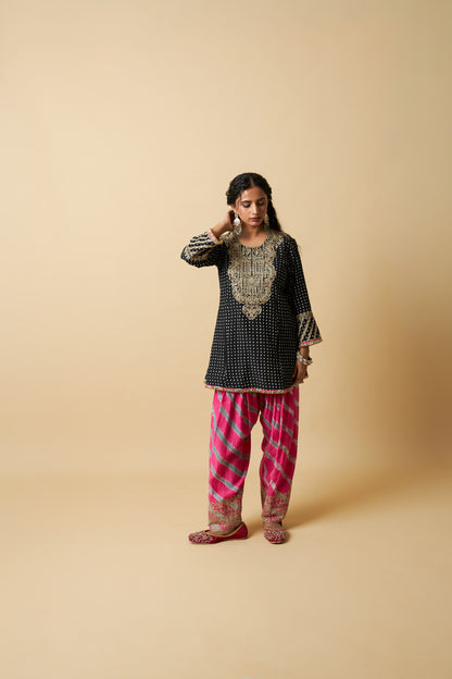 Kaali Rangili Embroidered Kurta