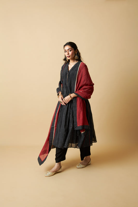 Kaali Phuljhadi Embroidered Kurta Set- Set of 3