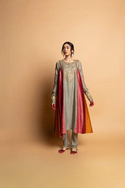 Kanaklata embroidered kurta set