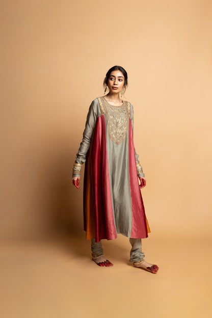 Kanaklata embroidered kurta set