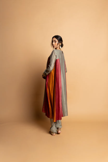 Kanaklata embroidered kurta set