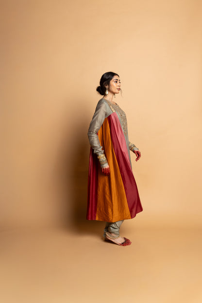 Kanaklata embroidered kurta set