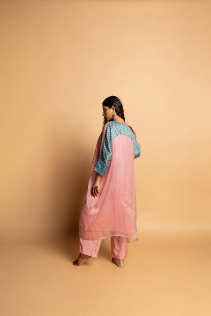 Ratnaanini embroidered kaftan set- Light pink