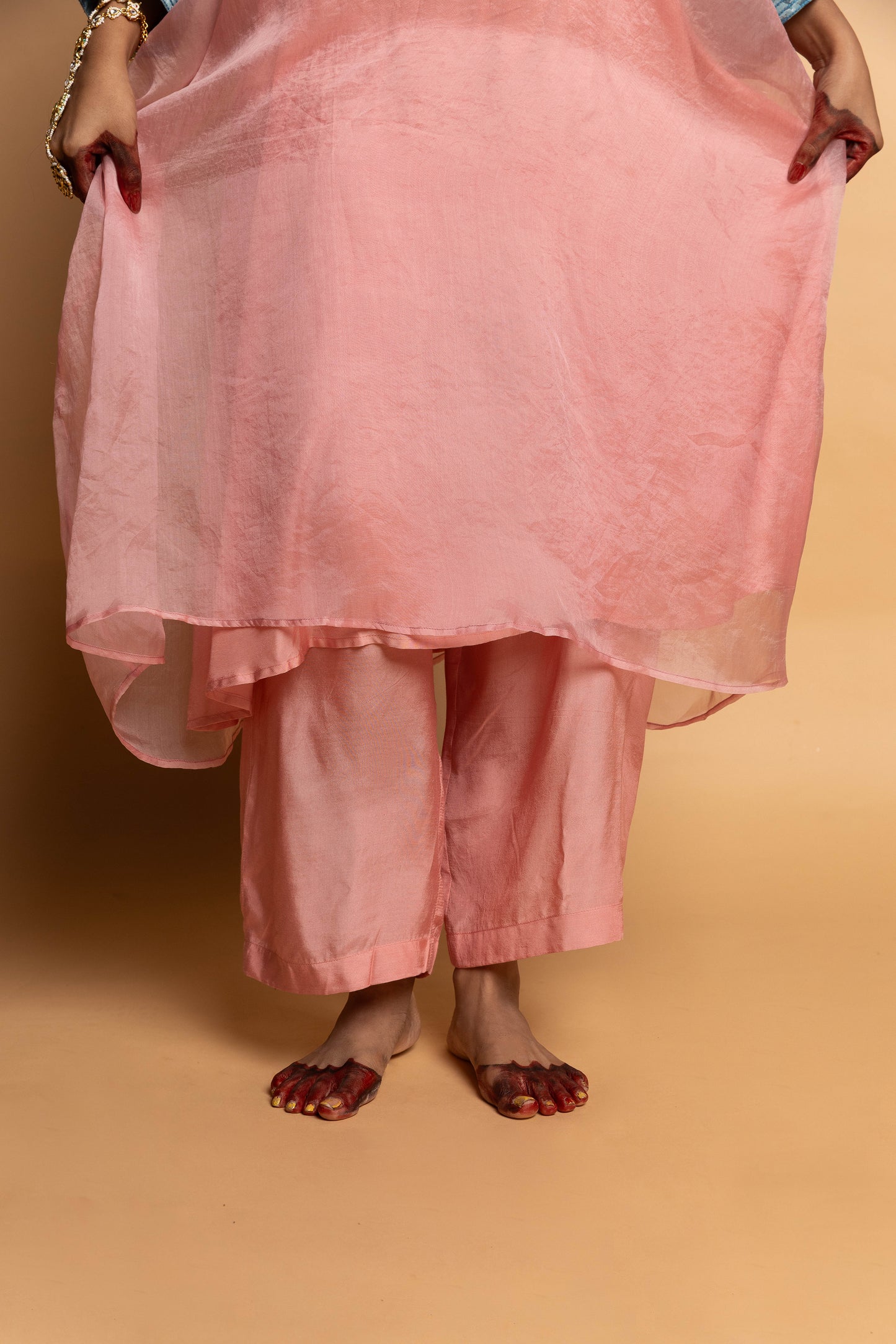 Ratnaanini embroidered kaftan set- Light pink