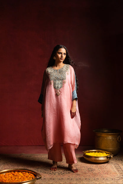 Ratnaanini embroidered kaftan- Light pink