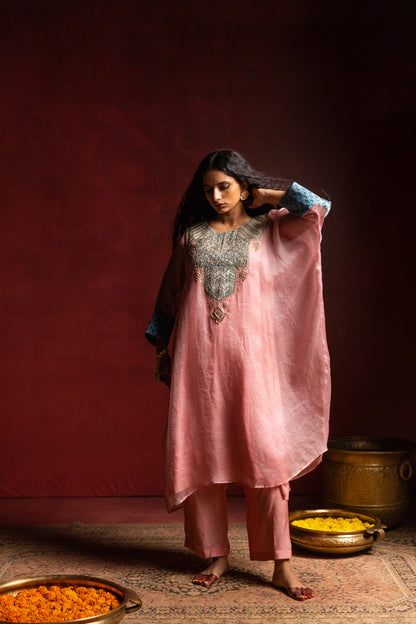 Ratnaanini embroidered kaftan- Light pink