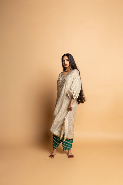 Nazakat embroidered kaftan set- Off white