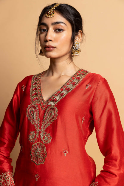 Hemangi embroidered kurta set- Red