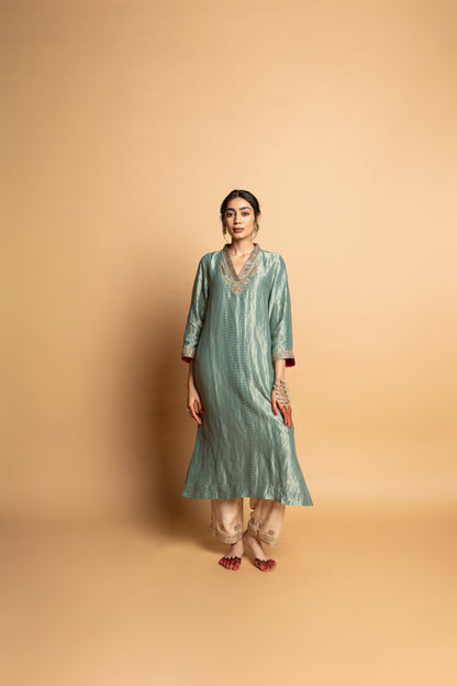 Zeb-e-Taj embroidered kurta set
