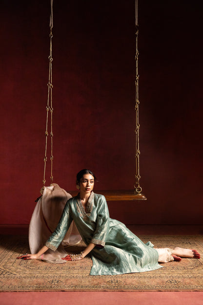 Zeb-e-Taj embroidered kurta