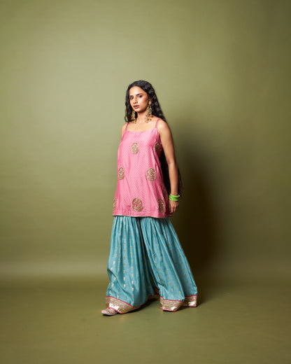 Firozi Gulab embroidered kurta set
