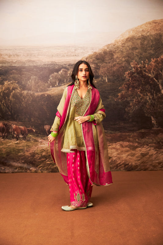 Kamalya embroidered kurta set