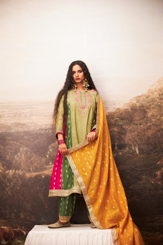 Ratna Pratha embroidered kurta set