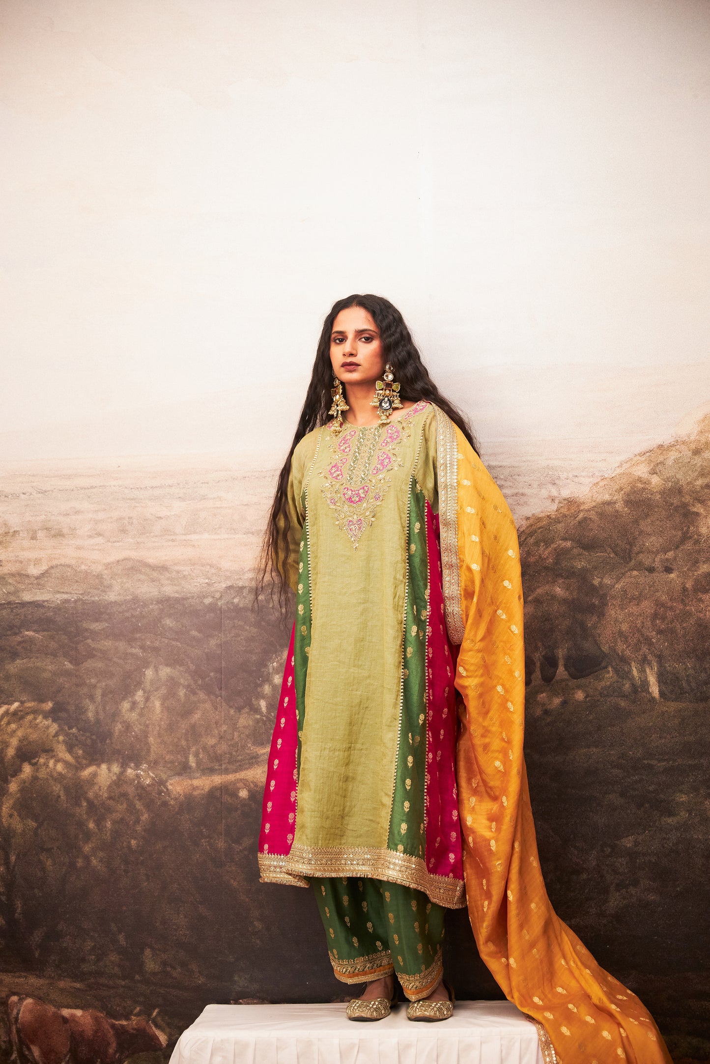 Ratna Pratha embroidered kurta set
