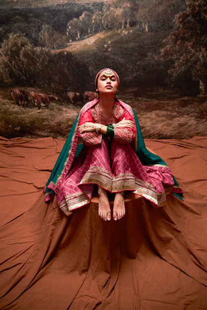 Lal Noorani embroidered kurta set