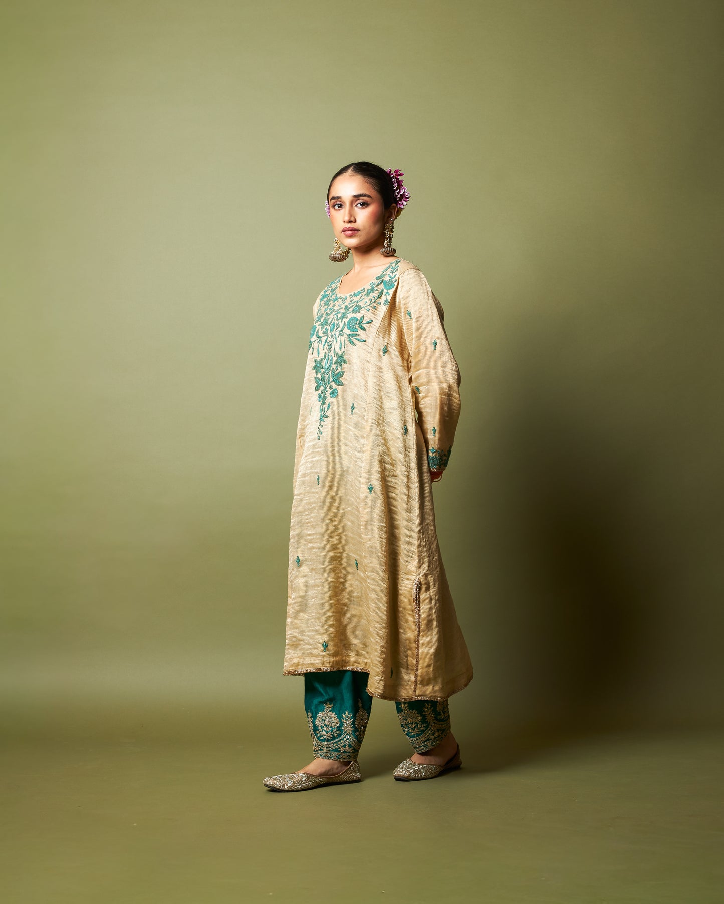 Chand Moti embroidered kurta