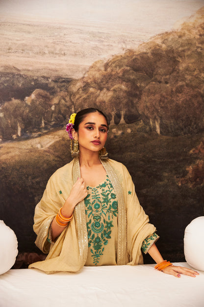 Chand Moti embroidered kurta set