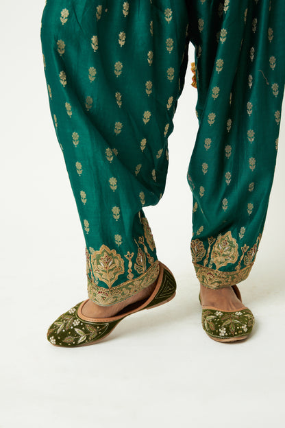 Rang Angaar Embroidered Kurta Set- Set of 3 - 7