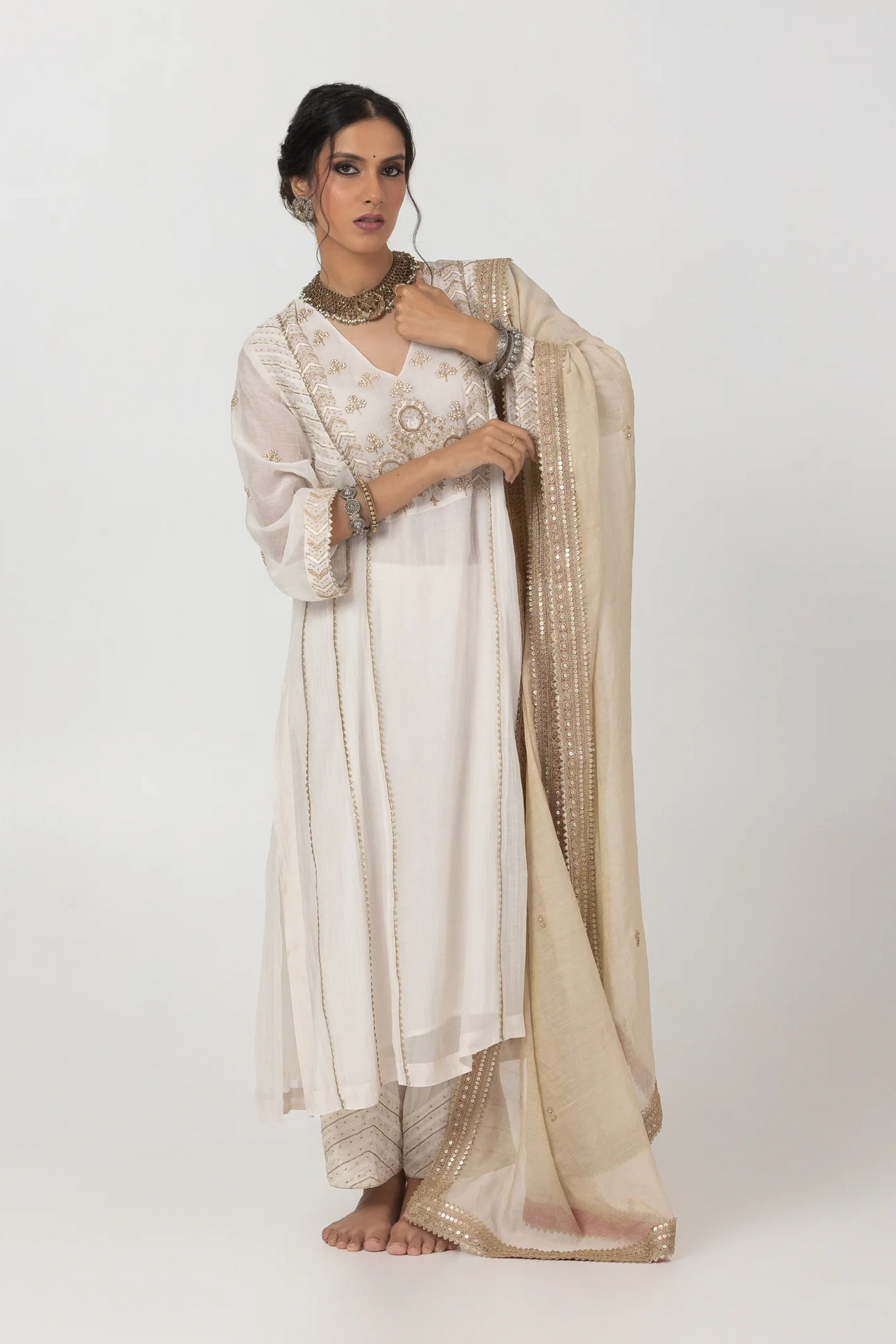 Saphed Embroidered Dupatta