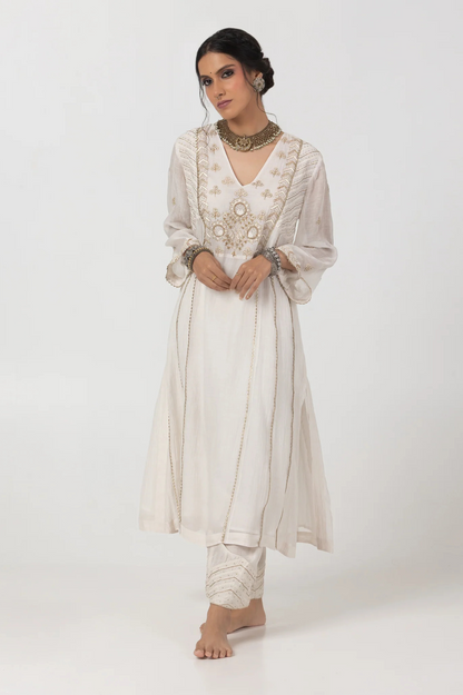 Saphed Embroidered Kurta