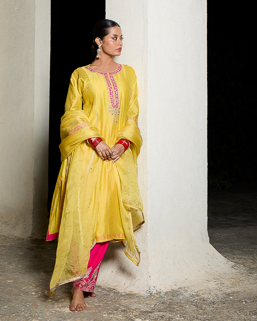 Ahvi Embroidered Dupatta