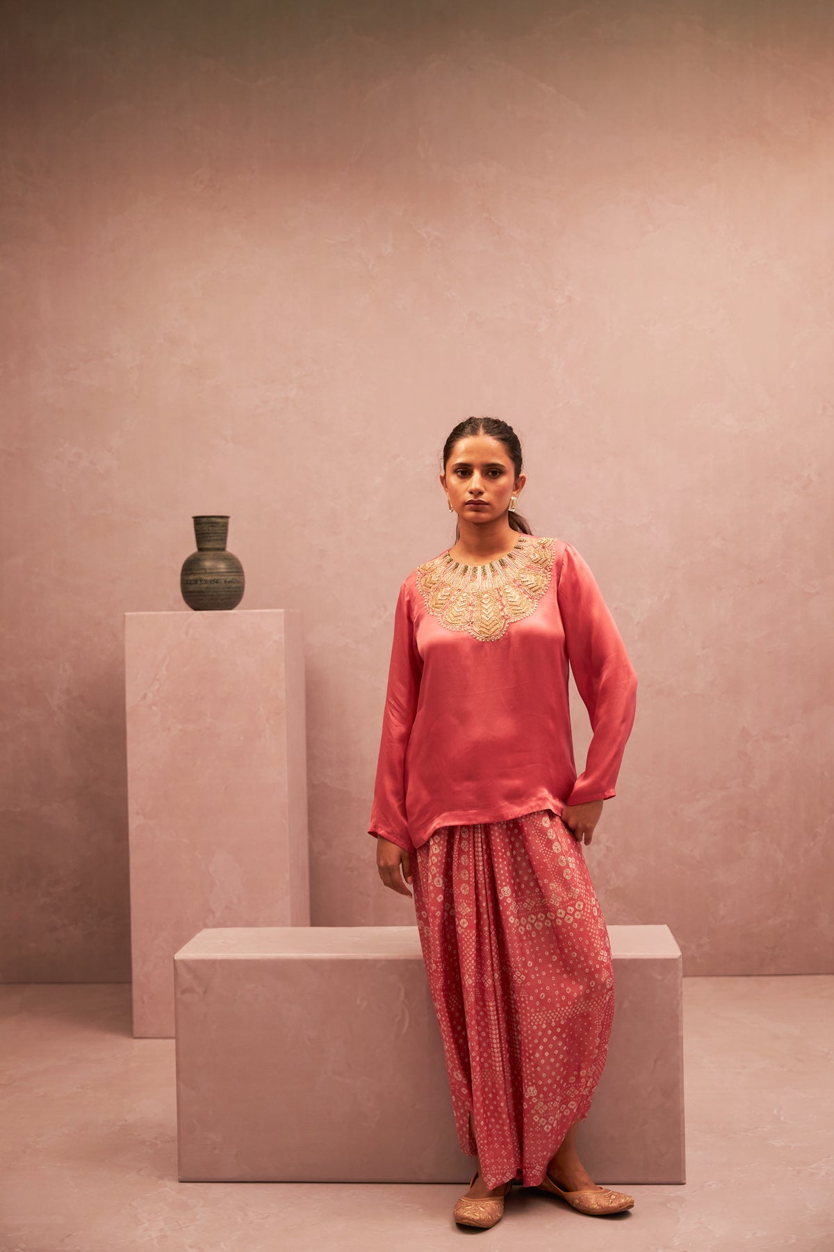 Shokh Gulabi Embroidered Kurta - 1