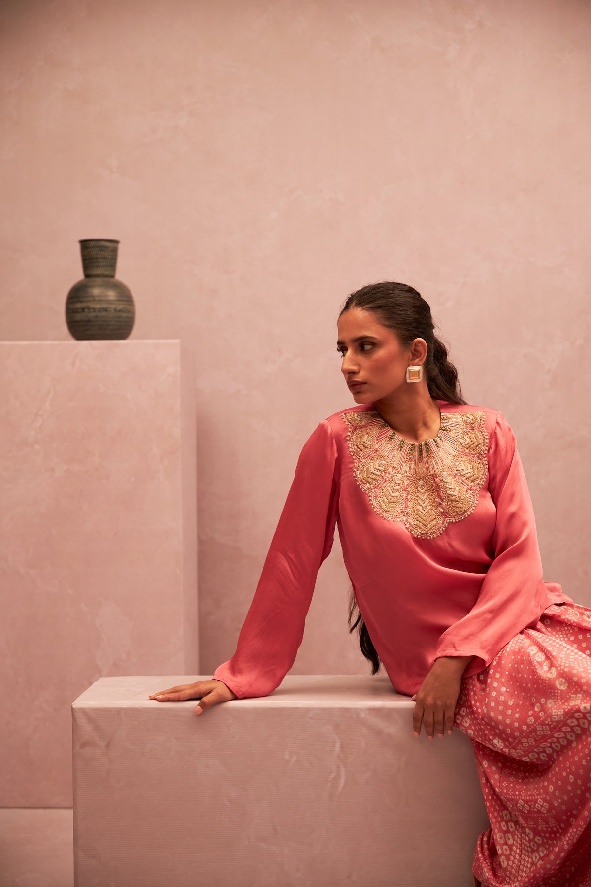 Shokh Gulabi Embroidered Kurta - 2