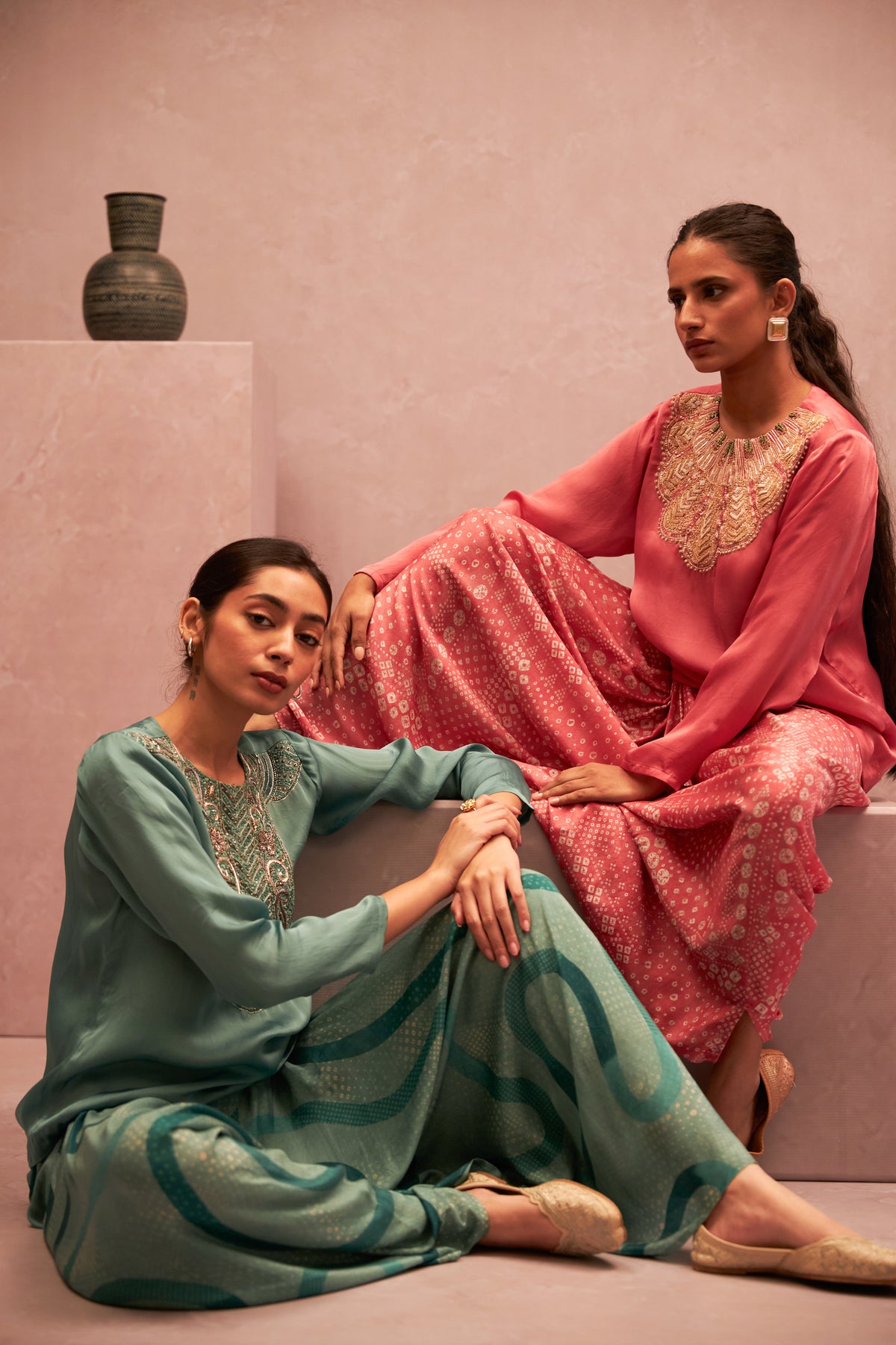Shokh Gulabi Embroidered Kurta - 4