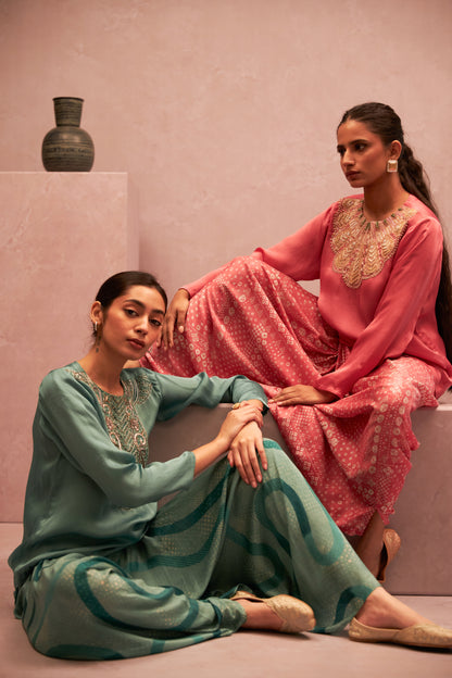 Shokh Gulabi Embroidered Kurta - 4