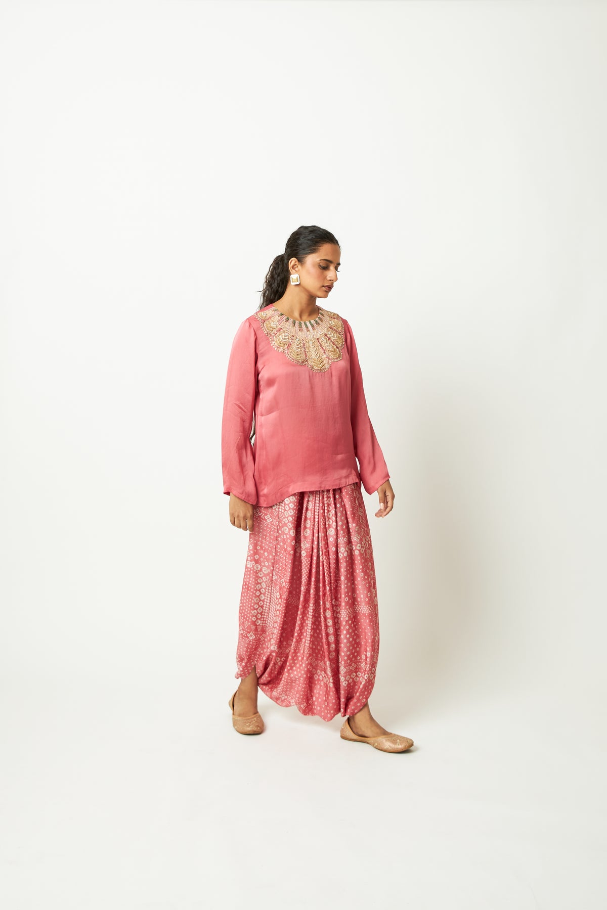 Shokh Gulabi Embroidered Kurta - 5
