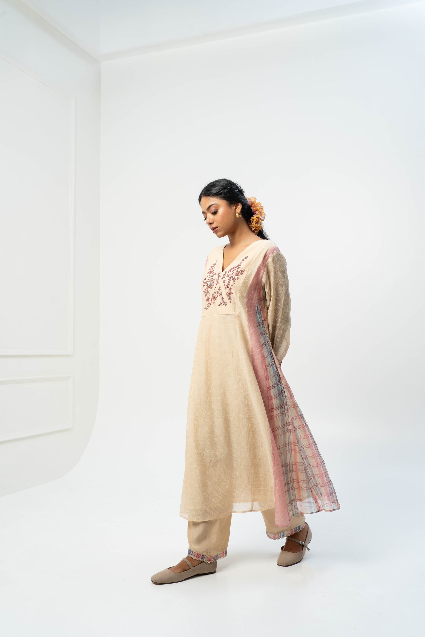 Jasmine Emboridered Stole