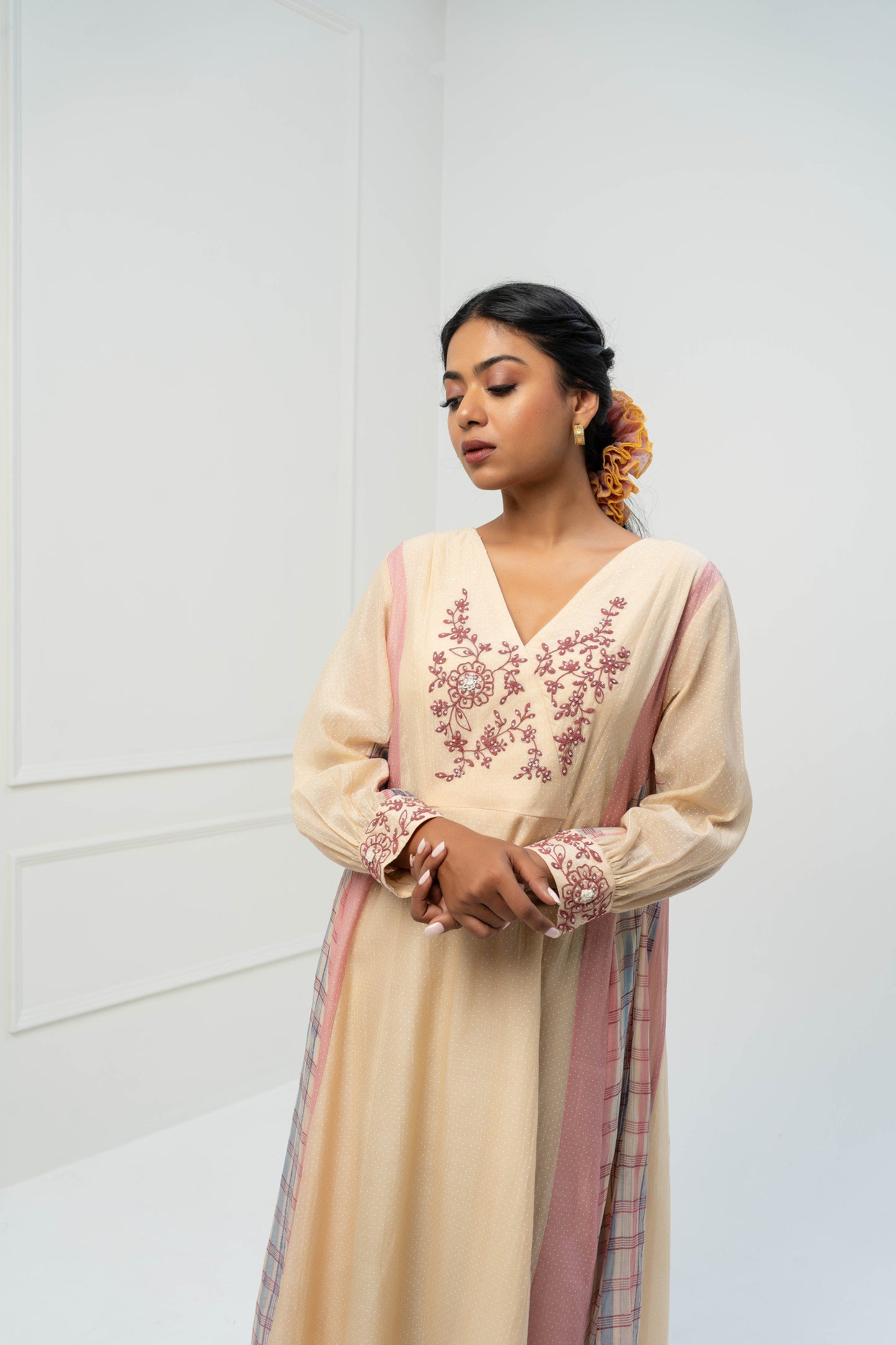 Jasmine Emboridered Stole