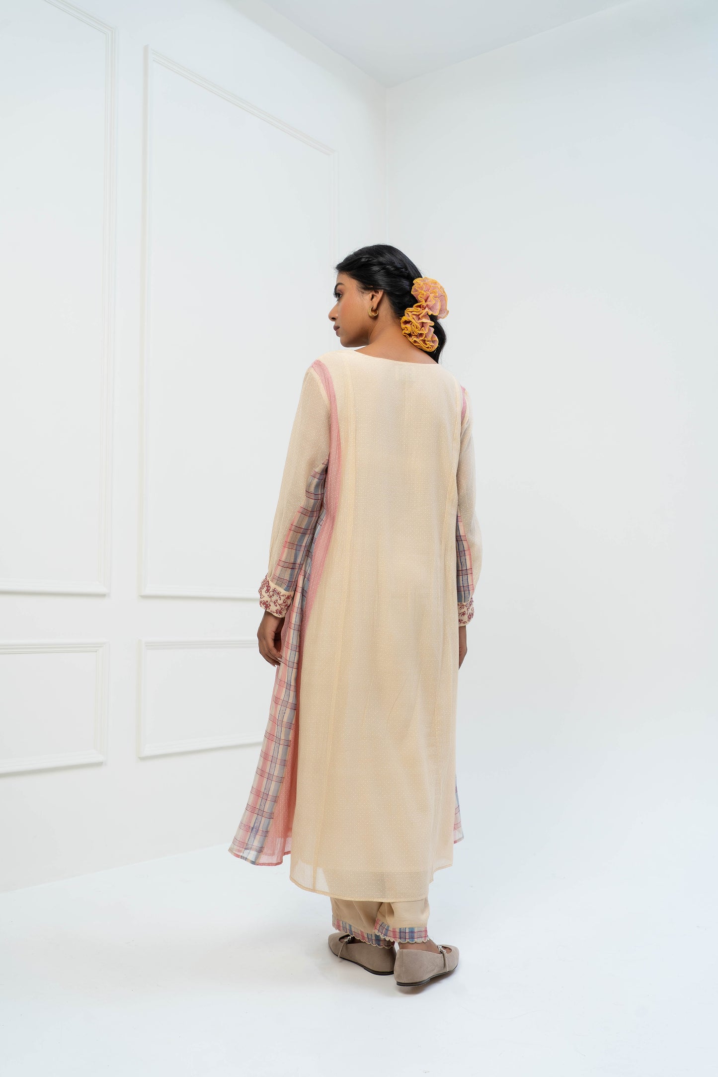 Jasmine Emboridered Stole