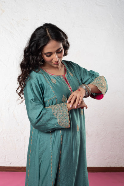 Victoria Embroidered Kurta Set