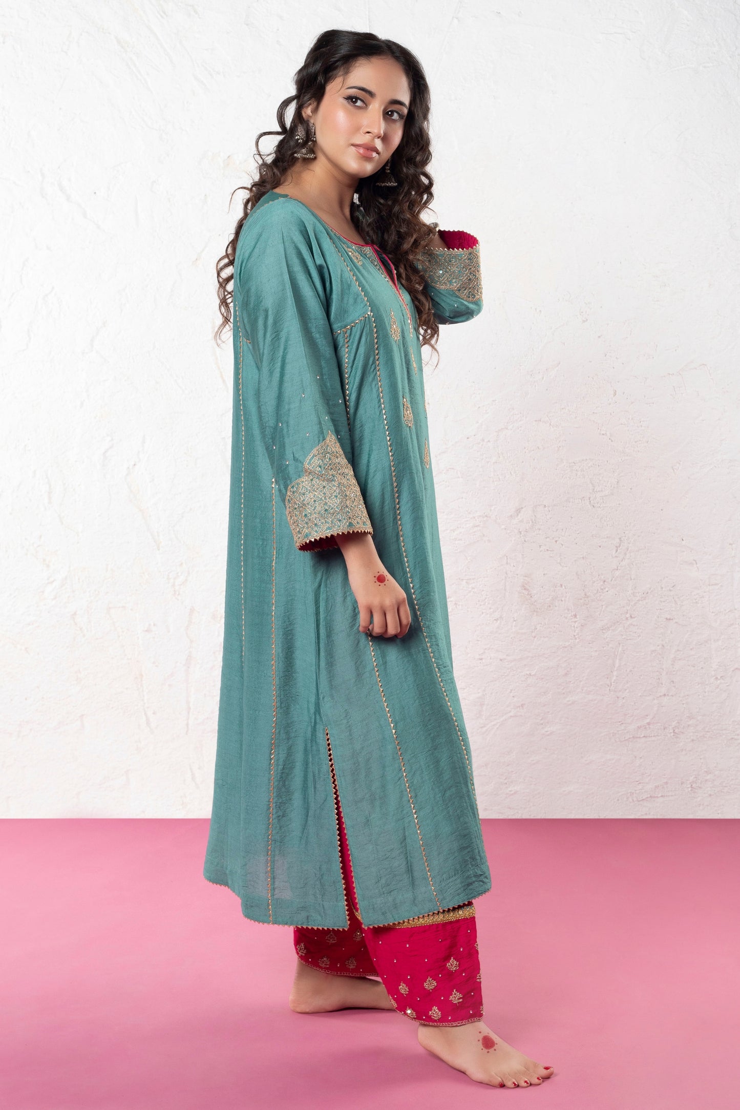 Victoria Embroidered Kurta Set