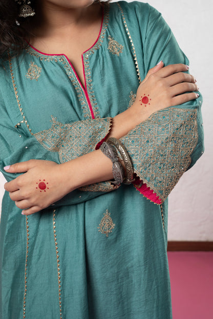 Victoria Embroidered Kurta Set