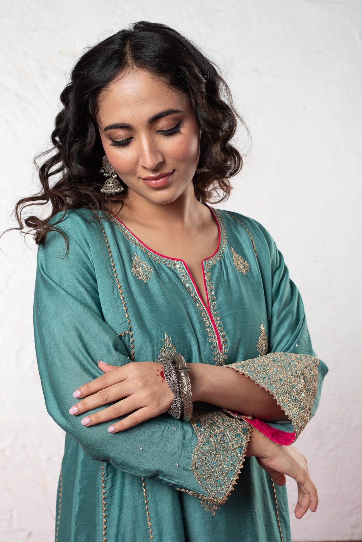 Victoria Embroidered Kurta Set