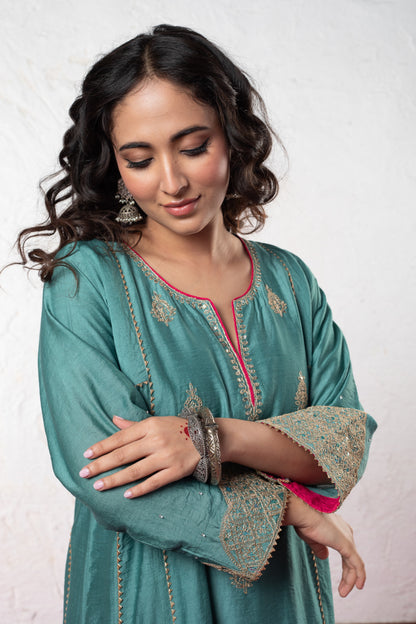 Victoria Embroidered Kurta Set