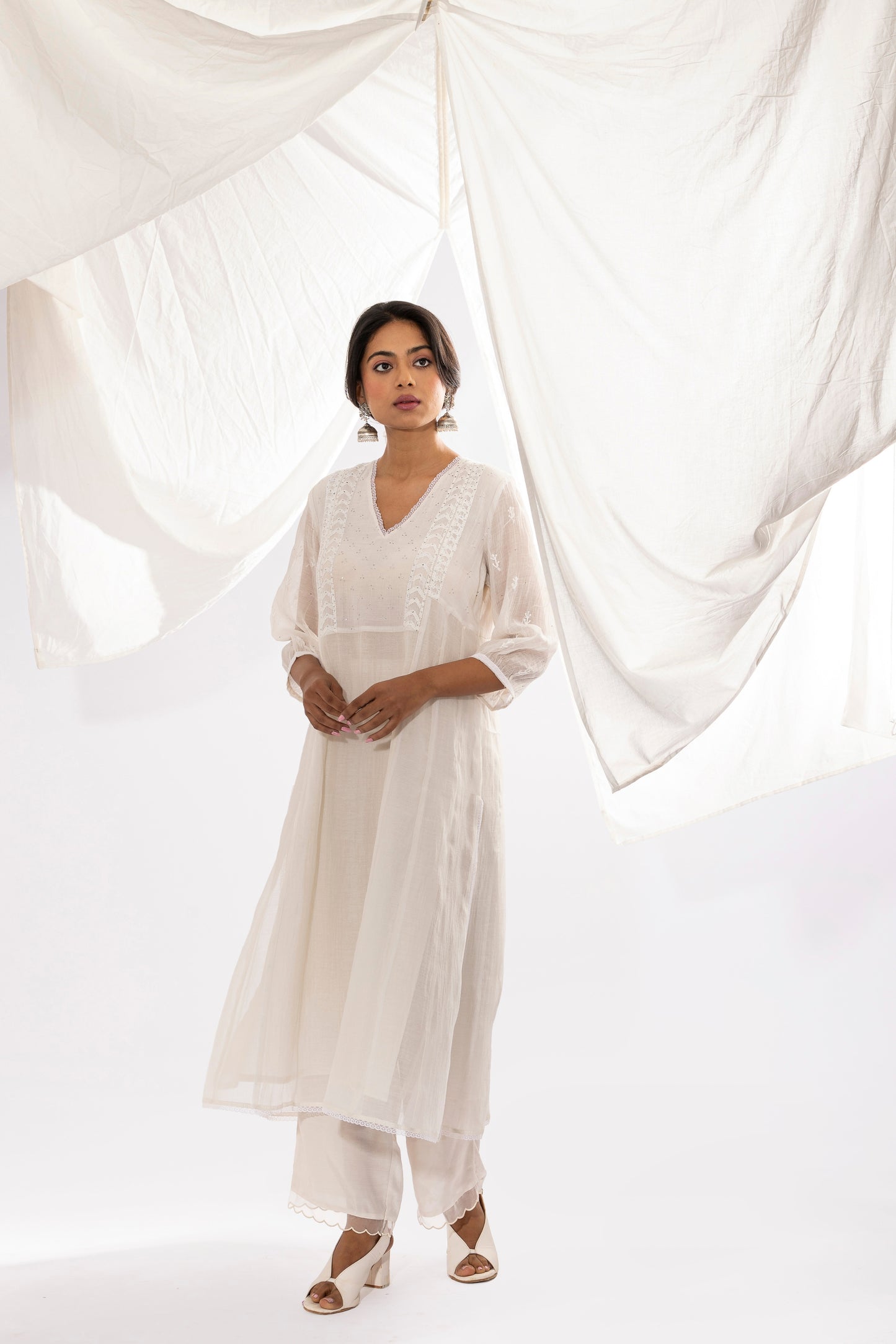 WHITE CHIKANKARI KURTA